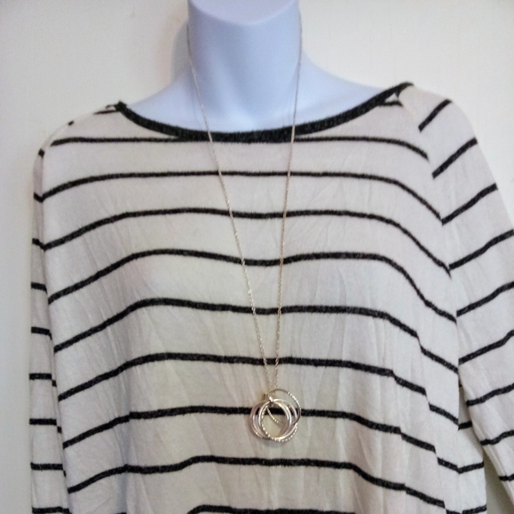 🛍️ BUNDLE ONLY 🛍️Old Navy Cream and Black Striped Long Sleeve Tee - Picture 3 of 6